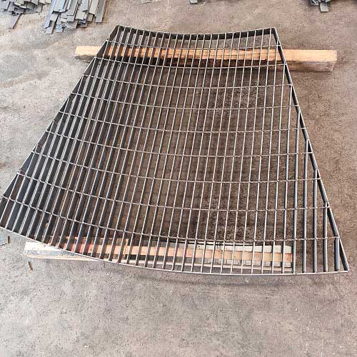 匠心獨(dú)運(yùn)：人工焊接異形鋼格柵鋼格板展現(xiàn)無限可能