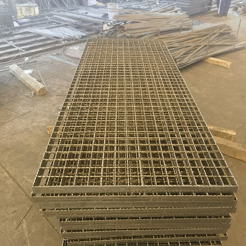 鋼格板表面處理方式對比：噴漆、鍍鋅、不銹鋼哪種更耐用？