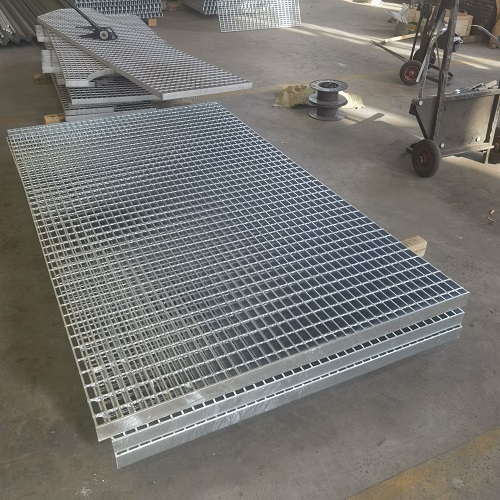 鋼格板表面處理方式對比：噴漆、鍍鋅、不銹鋼哪種更耐用？