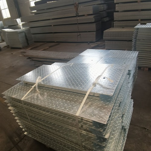 橋梁檢修通道鋼格板：如何兼顧輕量化與高強(qiáng)度？