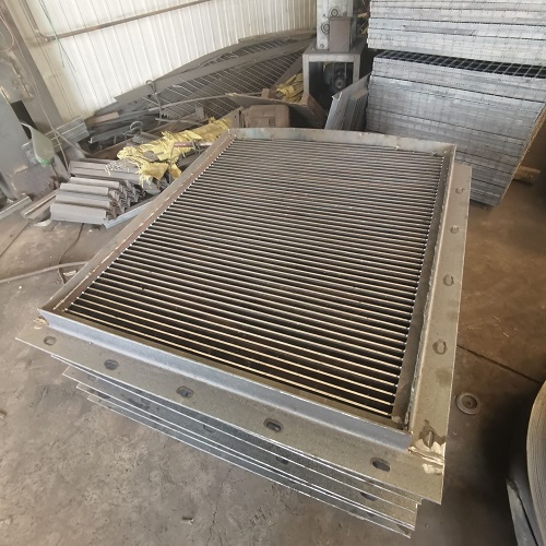 光伏電站鋼格板支架方案：耐候性+易維護！