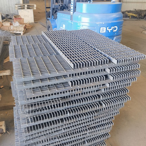 客戶血淚教訓(xùn)：選錯(cuò)鋼格板規(guī)格，3個(gè)月就變形！