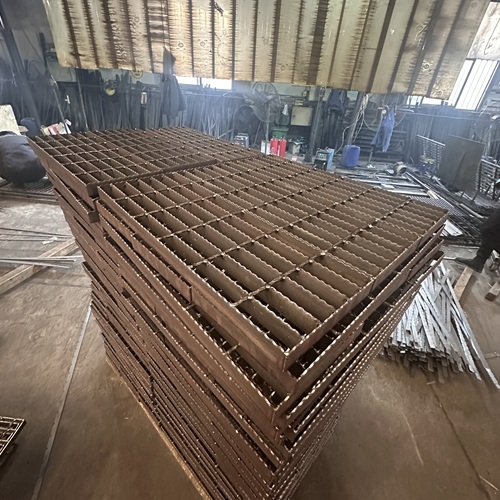 鋼格柵板如何延長使用壽命？維護(hù)技巧分享